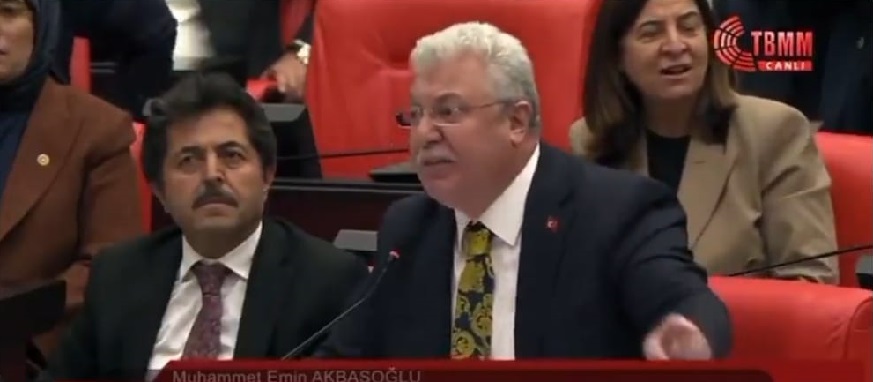 AKP Çankırı milletvekili Akbaşoğlu Meclis'in tozunu-dumanını attırdı!
