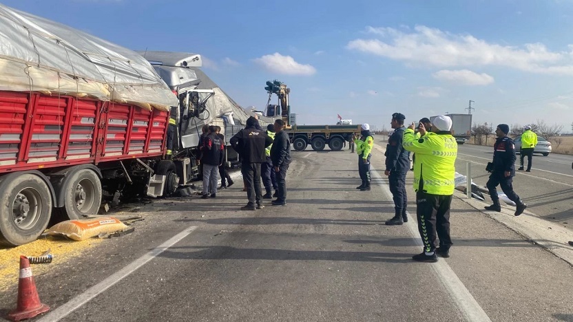 Konya'da zincirleme TIR kazası: Can kaybı ve yaralılar var