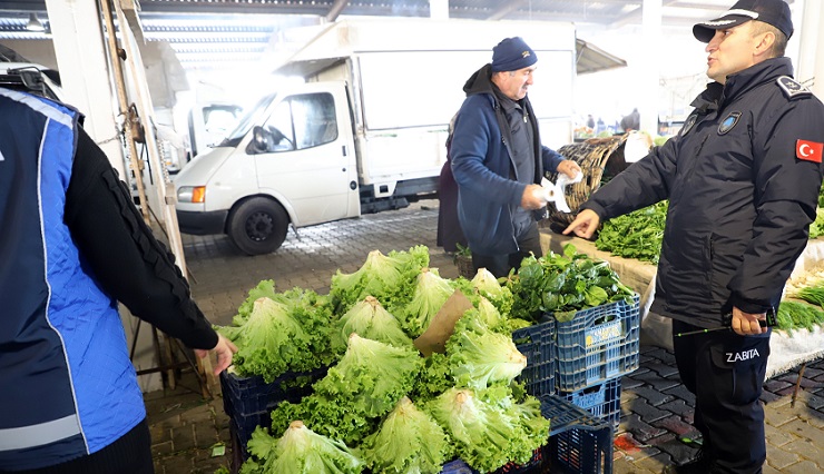 Çankırı Belediyesi zabıta ekipleri, yeni yıl öncesi denetimlerini yoğunlaştırdı