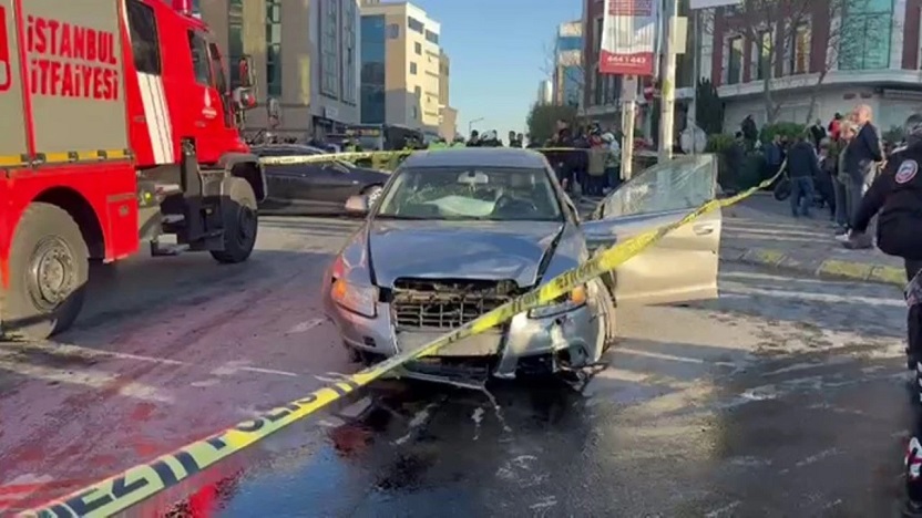 Şişli'de otomobil kaldırıma daldı: 2 ölü, 5 yaralı