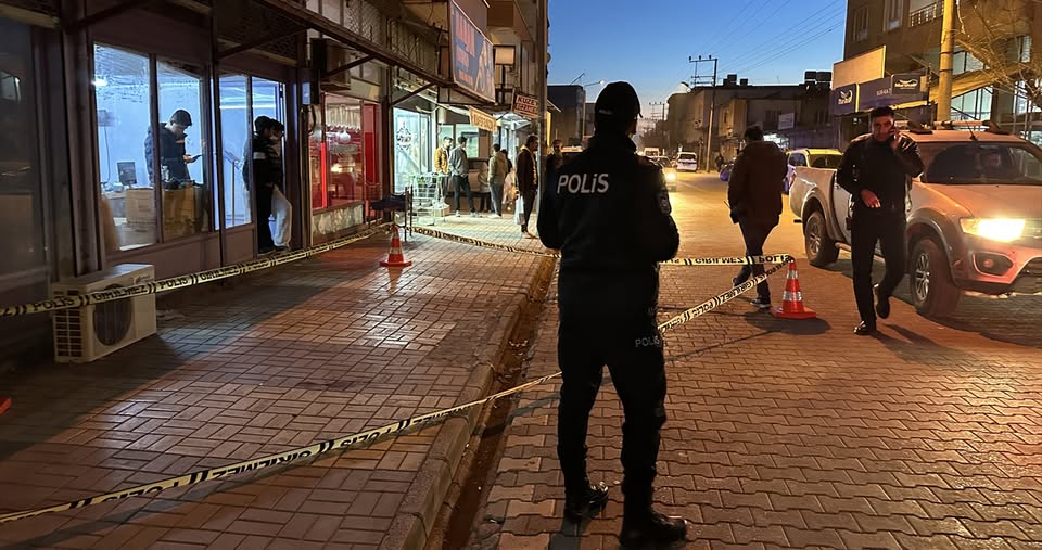 Adıyaman'da öfkeli koca eşini yol ortasında bıçaklayarak öldürdü