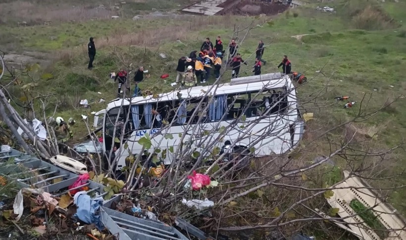 İstanbul'da işçi servisi şarampole yuvarlandı: 4 ölü, 3'ü ağır 7 yaralı
