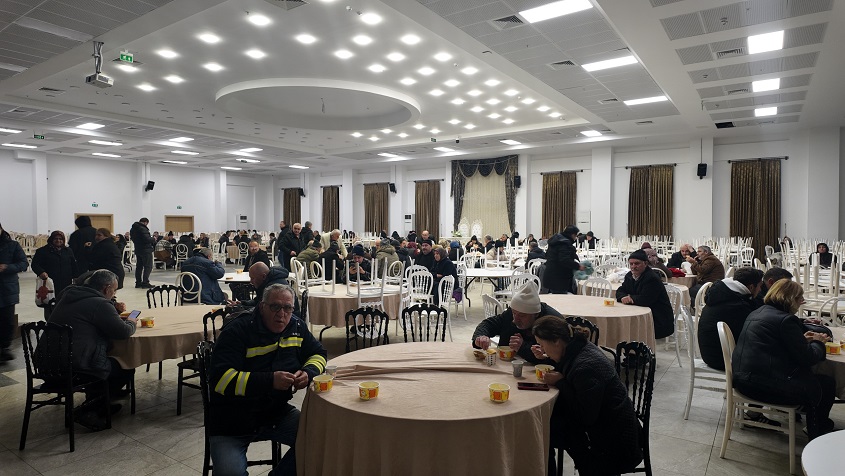 D-100'de mahsur kalan araç sürücülerine Çerkeş Belediyesi sahip çıktı