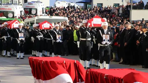 Yalova'daki IŞİD operasyonunda şehit olan polisler için tören düzenlendi