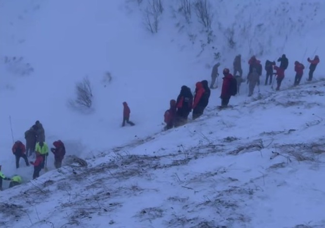 Artvin’de çığ düştü, iki çoban karlar altında