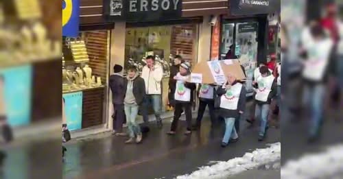 Zonguldak'ta emekliler meydana tabutla çıktı