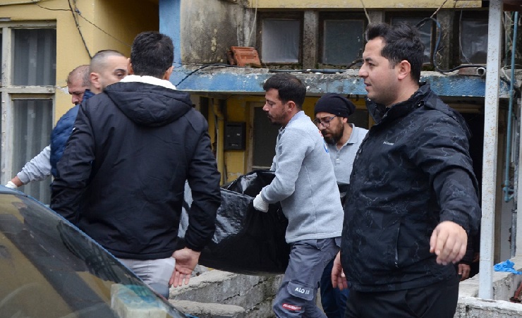 Antalya'da erkek şiddeti: Eşini ve 7 yaşındaki kızını bıçakla öldürdü!