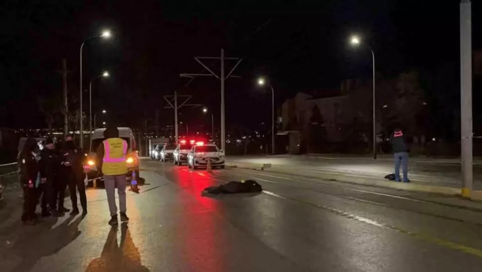 Eskişehir'de otomobil yayaların arasına daldı: 3 ölü
