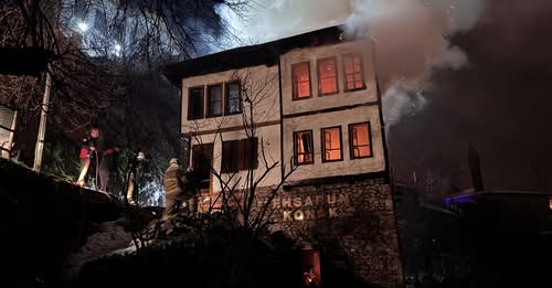 Safranbolu'da 200 yıllık tarihi konak yandı!