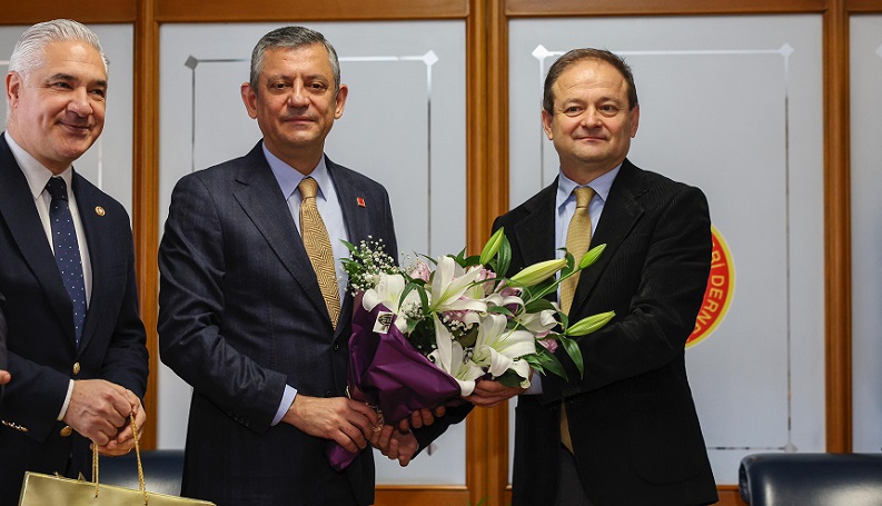 Özgür Özel'den 'İBB iddianamesi' göndermeli 'uyuşturucu operasyonları' açıklaması