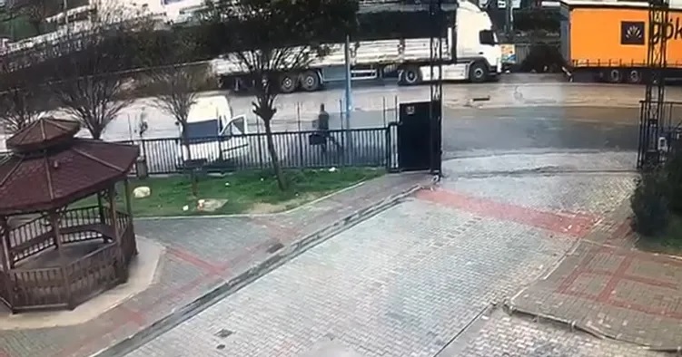 Adana'da silahlı saldırı sonucu baba yaralı, oğlu öldü