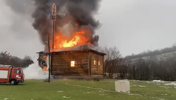 Karabük'te 450 yıllık ahşap cami yandı