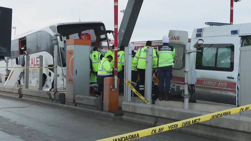 Silivri Kuzey Marmara Otoyolu'nda otomobil ve otobüs çarpıştı: İki ölü, bir yaralı