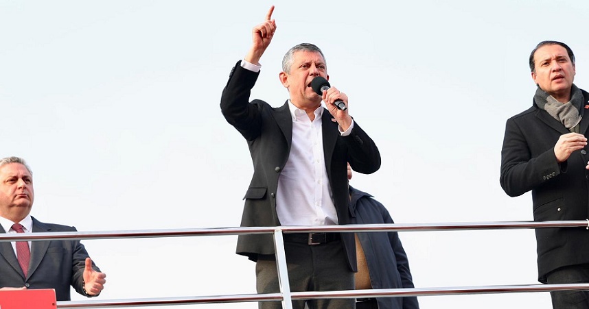 Özgür Özel Yalova'da: Siz emeklinin kanını emen vampirlersiniz