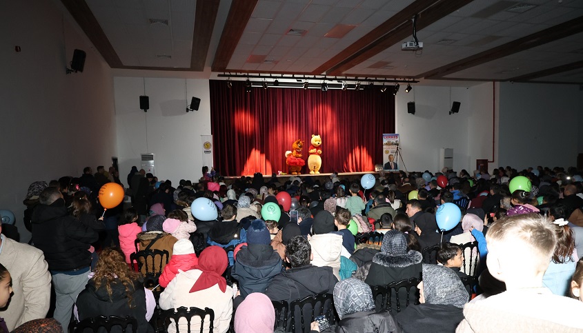 Çerkeş Belediyesi'nden çocuklara 'karne' hediyesi