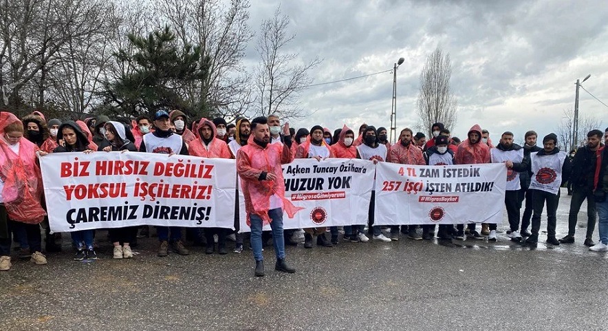 Haklarını arayan Migros işçileri patron Tuncay Özilhan'ın evinin önünde