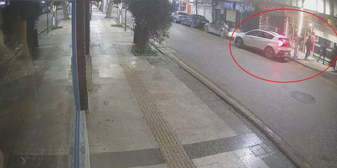 Yalova'da kepenk kumandasını kopyalayıp 1 buçuk kilo altını çalıp kaçtılar!