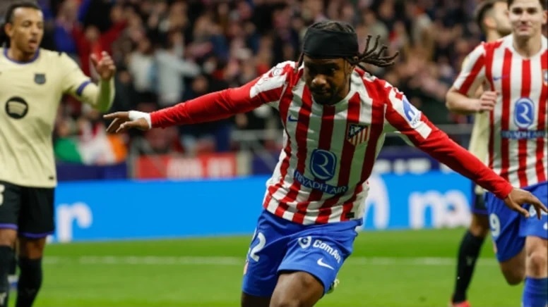 Lookman şov yaptı! Atletico Madrid Barcelona'yı sahadan sildi