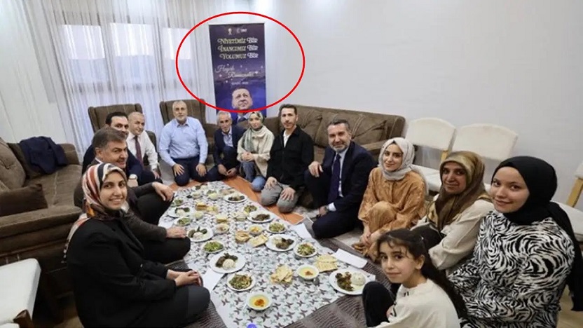 'Erdoğan' posterli iftar ziyareti... CHP'li Akdoğan: 'İftar görüntülerinin en palavrası'