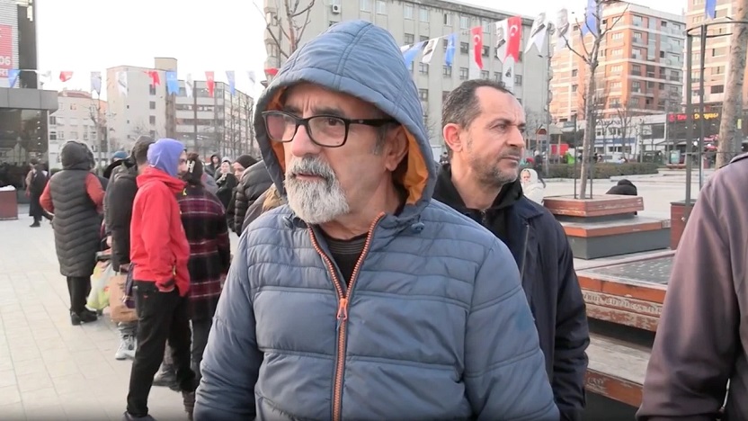 Emekli iftar kuyruğunda isyan etti: 20 bin lirayla geçinebilir misin?