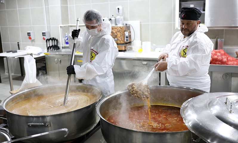 Çerkeş Belediyesi Aşevi'nde kazanlar ihtiyaç sahipleri için kaynıyor