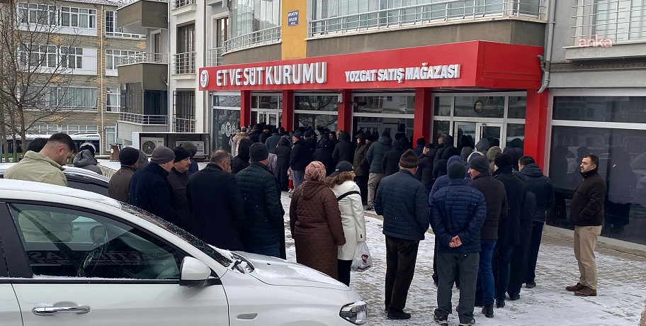 Yozgat'ta eksi 4 derecede 'ucuz' et kuyruğu