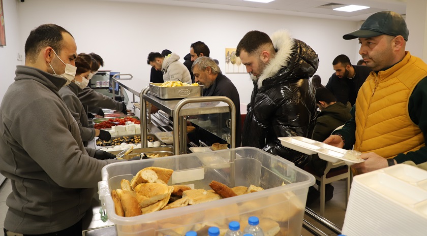 Çankırı Belediyesi'nin 'sahur' programı yüzlerce kişiyi aynı sofrada buluşturuyor