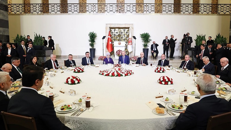 Emeklinin bayram ikramiyesine zam yapmayan vekillerin iftar menüsü şaşırttı!