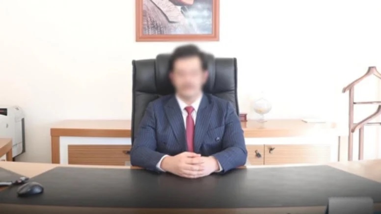 Ardahan Vali Yardımcısı sekreterle basıldı, kadının kocası bıçakla saldırdı!