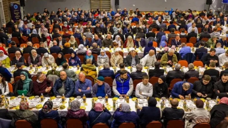 Kocaeli Büyükşehir Belediyesi ülke ülke Ramazan çadırı gezdiriyor!