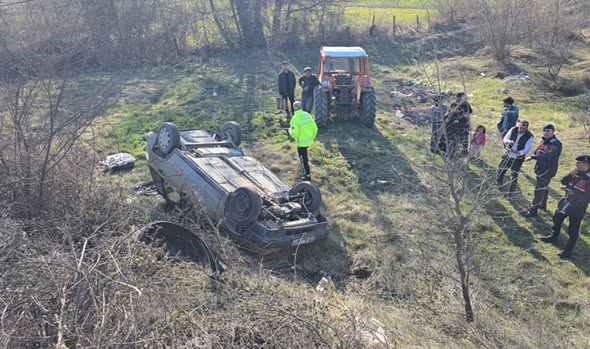 Karabük'te takla atan araçtan sürücü ve yolcu yara almadan kurtuldu