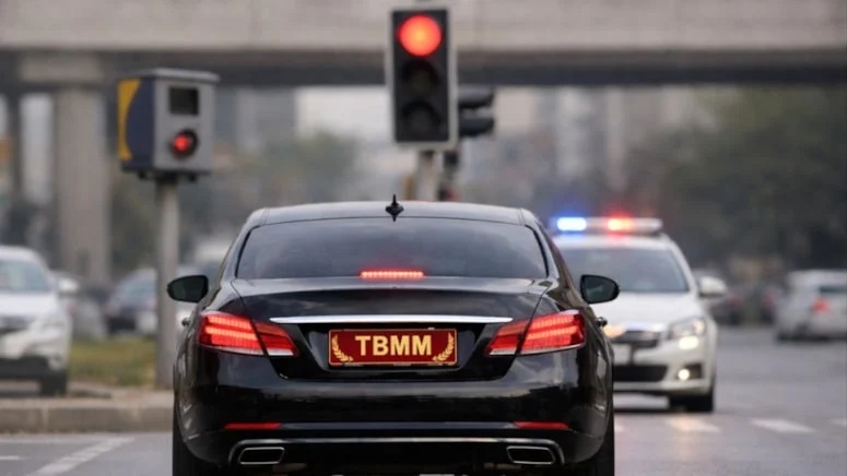 Vatandaşa yazılan trafik cezası eski milletvekillerine yazılmayacak!