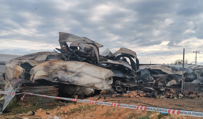 Antalya'da bayram sabahı yangın faciası! 5'i çocuk 6 can kaybı