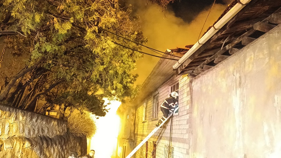 Çankırı'da gece yarısı çıkan yangın iki can aldı!