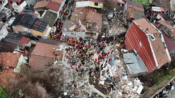 İstanbul Fatih'te iki bina çöktü! Acı haber geldi