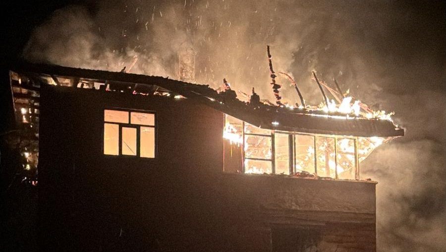 Çankırı'da çatıda 'mangal' sefası yangın çıkardı