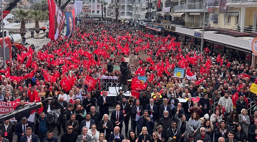 Özel, Erdoğan'a Kuşadası'ndan seslendi: 'Adayın Özlem'i çıkar karşımıza, kararı Aydın versin!'