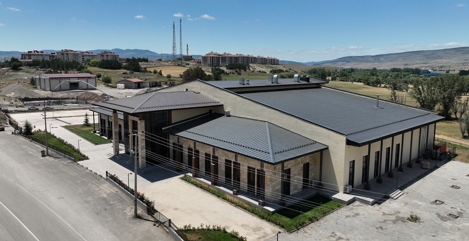 Çerkeş'te bin 200 kişiliği varken; Çankırı Merkez'e 680 kişilik tiyatro salonu müjdesi!