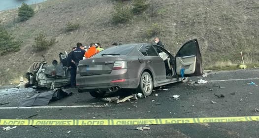 Ankara Kuzey Çevre Yolu'nda iki otomobil çarpıştı: 5 kişi hayatını kaybetti!