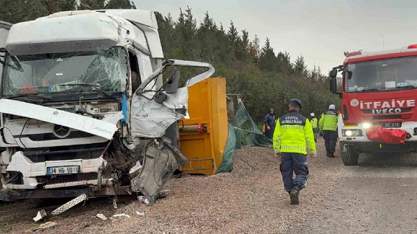 TEM'de 4 aracın birbirine girdiği kaza! Ölü ve yaralılar var