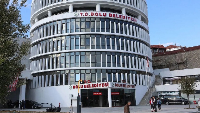 Bolu Belediyesi’ne operasyon: Jandarma ekipleri binada arama yapıyor!