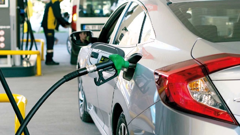 Benzine ve motorine bu gece zam geliyor