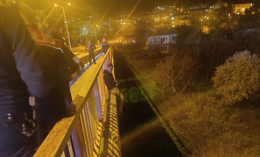 Çankırı'da Aşiyan Köprüsü üzerinde 'yaşam' pazarlığı!