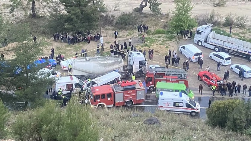 Tarım işçilerini taşıyan minibüsle beton mikseri çarpıştı: 7 ölü, 7 yaralı!