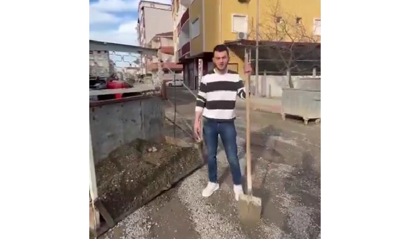 Sinop'ta vatandaştan 'bozuk yollara' patates ekme protestosu