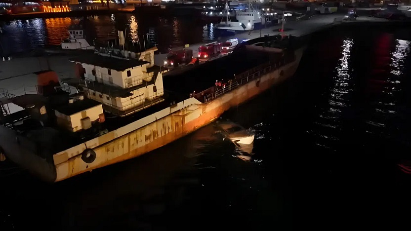 İçinde 5 kişi vardı: Üsküdar'da gemiye çarpan tekne battı