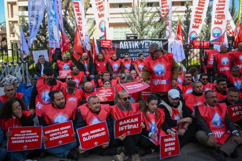 Ankara'da büyük eylem: Öğretmenler 10 saat barikatın arkasında bekletildi