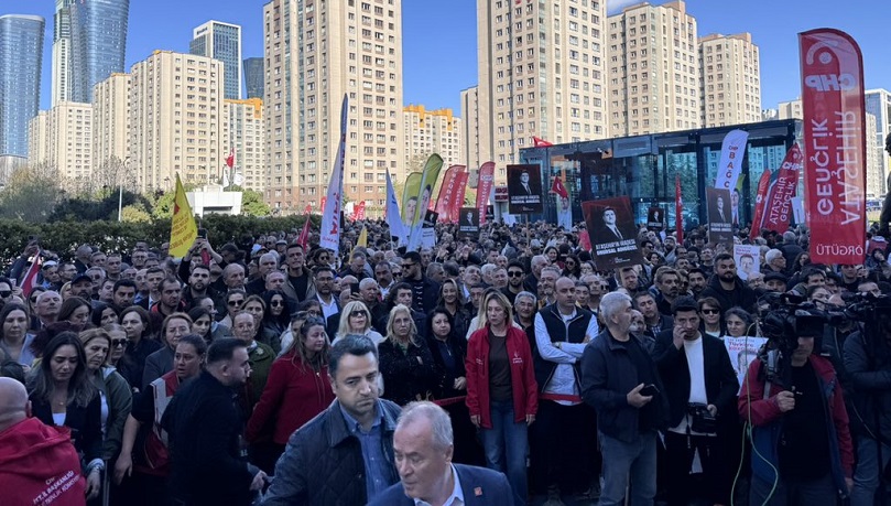 Ataşehir'de, Onursal Adıgüzel için yürüyüş
