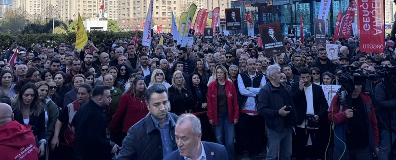 Ataşehir'de, Onursal Adıgüzel için yürüyüş