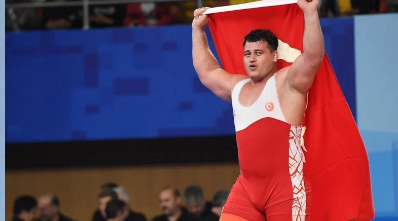 Rıza Kayaalp adını güreş tarihine yazdırdı!